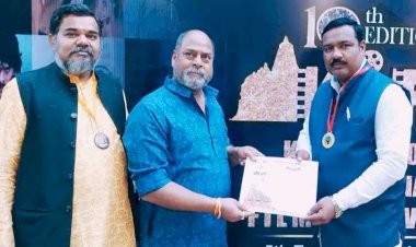 खजुराहो फिल्म फेस्टिवल में सम्मानित हुए यूपी प्रभारी अजीत सिंह
