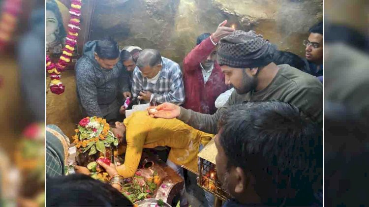 शिव मंदिर में उमड़ी भीड़ : साल के आखरी सोमवार को श्रद्धालुओं का सैलाब