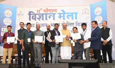 छात्रों को प्रशस्ति पत्र देकर सम्मानित किया गया