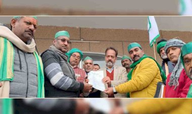 मांगों को लेकर किसान नेताओं ने किया प्रदर्शन