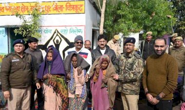 मानिकपुर के गिदुरहा में बुजुर्गो को कंबल व छोटे बच्चों के बीच बांटे जैकेट