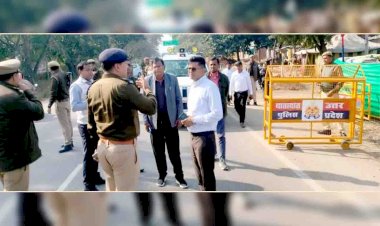 डीएम ने होल्डिंग एरिया व बरियरों का किया निरीक्षण