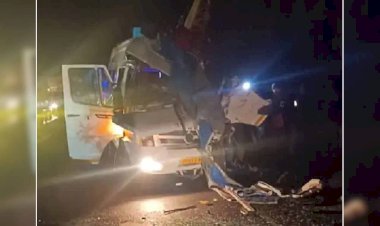 मप्र के महू में बाइक को टक्कर मारकर टैंकर से भिड़ी श्रद्धालुओं की ट्रैवलर, छह की मौत व 16 घायल