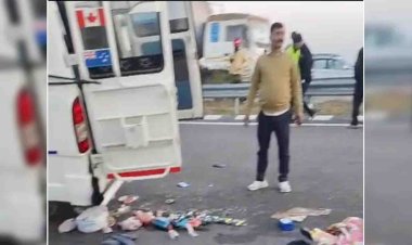 बुदेलखंड एक्सप्रेस-वे पर हिमाचल प्रदेश की बस खड़े  ट्रक से टकराई, दो तीर्थ यात्रियाें की माैत