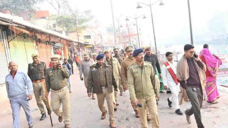 डीएम-एसपी ने बेड़ीपुलिया, यूपीटी, रामघाट का किया औचक निरीक्षण