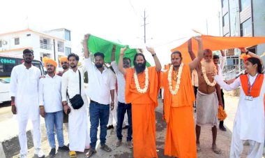 एक हजार फीट लंबा तिरंगा लेकर छात्रों ने निकाली यात्रा