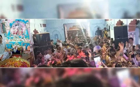 श्री बांके बिहारी मंदिर में फूलों की होली खेल झूम उठे भक्त