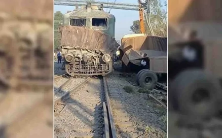 लखनऊ-सुलतानपुर रेलवे ट्रैक पर ट्रक के फंसने पर मालगाड़ी से टक्कर