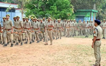 परेड की सलामी लेकर एसपी ने किया निरीक्षण