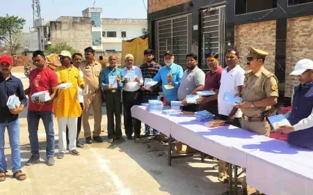 बाँदा : शहर कोतवाल पंकज सिंह ने श्री राम कथा में भक्तों को वितरित की 3000 यथार्थ गीता पुस्तकें