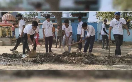 स्वयंसेवकों ने ग्रामीणों को स्वच्छता के प्रति किया जागरूक