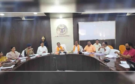 सड़क सुरक्षा में किसी प्रकार की न होने पाए लापरवाही : प्रभारी मंत्री