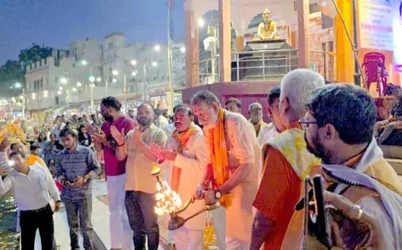 प्रभारी मंत्री ने रामघाट में की आरती, हुए कार्यक्रम