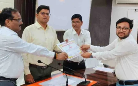 सुचिता के साथ तेजी से कराएं चकबंदी कार्य : डीएम