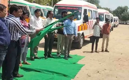 स्वास्थ्य सेवाओं को मजबूती : बांदा को मिली 27 नई एंबुलेंस, मंडलायुक्त ने दिखाई हरी झंडी