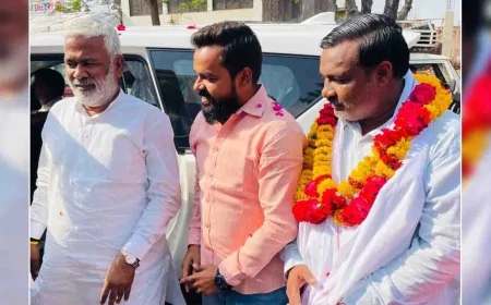 मंदाकिनी नदी और जिले की समस्यायों से जुड़ी मांगों का सौंपा पत्र