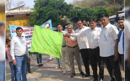 हमारा संविधान, हमारा स्वाभिमान निकाली रैली