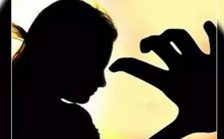 बांदा में मानवता शर्मसार : 56 वर्षीय महिला से खेत में दुष्कर्म, आरोपी गिरफ्तार