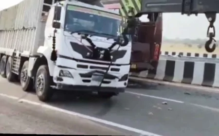 बुंदेलखंड एक्सप्रेसवे पर भीषण सड़क हादसा, दो की मौत, दर्जनों घायल