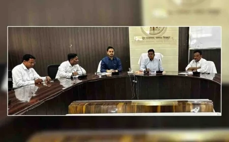 समय पर कराएं चकबंदी व कब्जा परिवर्तन का कार्य : डीएम