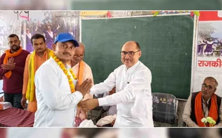 समाजसेवी जगदीश गौतम ने विद्यार्थियों को किया सम्मानित