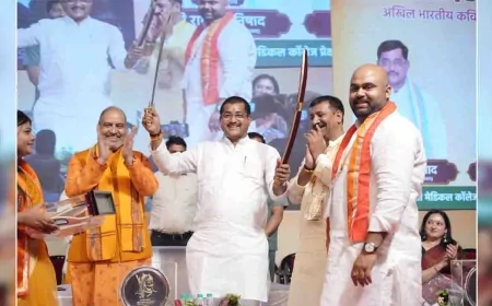 बुंदेलखंड यूथ फाउंडेशन द्वारा आयोजित "स्वाभिमान" अखिल भारतीय कवि सम्मेलन में गूंजी राष्ट्रभक्ति की गूंज