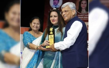 डॉ बीके जैन को फिल्म अभिनेत्री ने किया सम्मानित