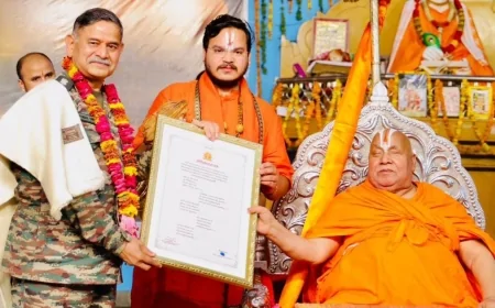 सपत्नीक धर्मनगरी आए थल सेनाध्यक्ष ने जगदगुरु से लिया आर्शीवाद