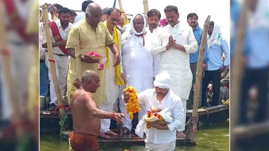 संगम में विसर्जित हुआ शुभम दिवेद्वी का अस्थि कलश