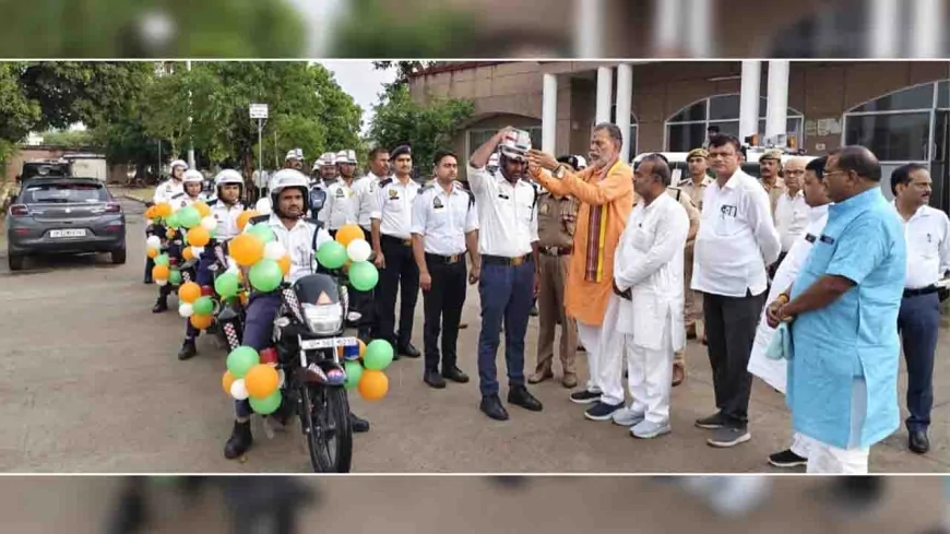 मंत्री ने इंटर सेक्टर दो पहिया वाहनों को दिखाई हरी झंडी