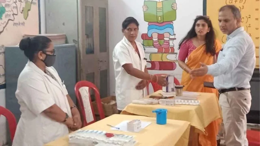 शिविर में किशोरियों को लगाया गया एचपीवी टीका