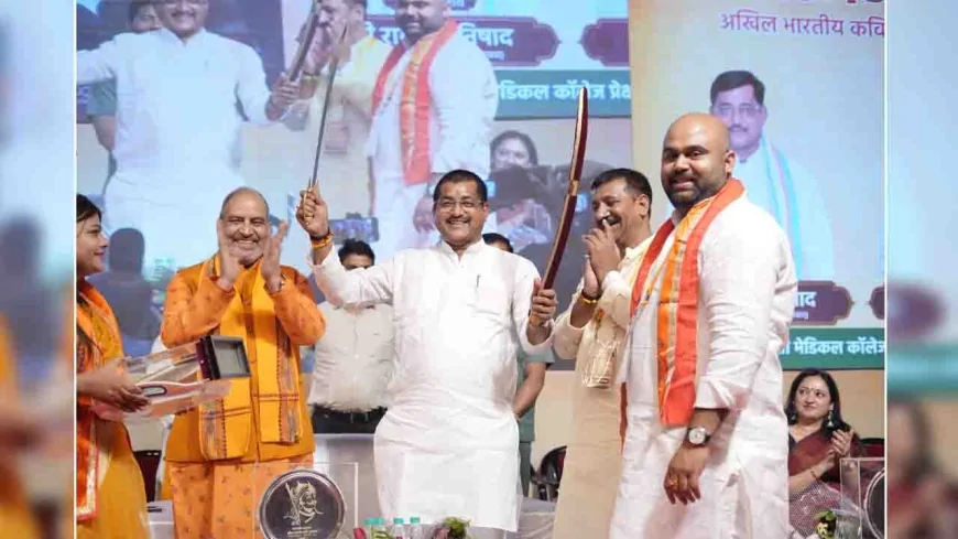 बुंदेलखंड यूथ फाउंडेशन द्वारा आयोजित "स्वाभिमान" अखिल भारतीय कवि सम्मेलन में गूंजी राष्ट्रभक्ति की गूंज