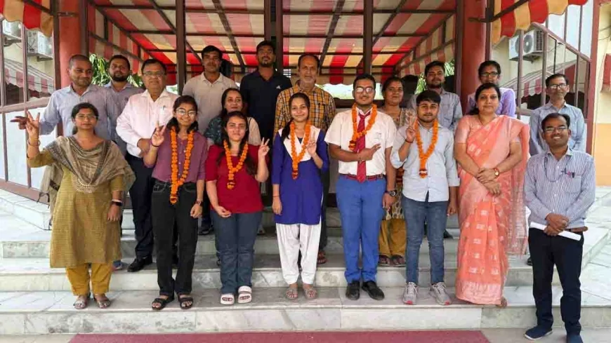 सीबीएसई इंटर रिजल्ट : ईशान बाजपेयी ने जिले में मारी बाजी, 97% अंकों के साथ बने टॉपर