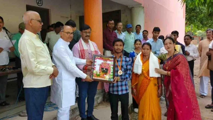 सीआईसी के मेधावी छात्र-छात्राओं को किया सम्मानित