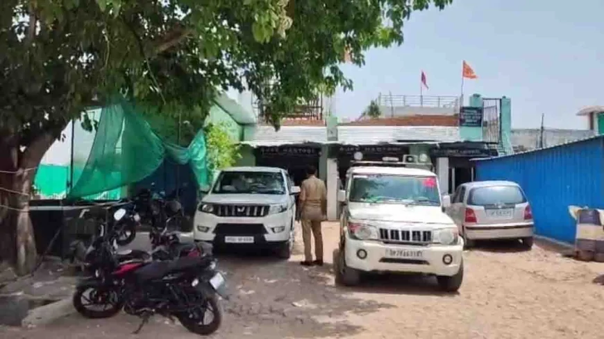 शराब के गोदाम में पुराने स्टॉक को लेकर प्रशासन की संयुक्त छापेमारी