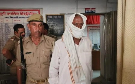 बांदा : 8 हजार रुपए की घूस लेते रंगे हाथ पकड़े गए राजस्व निरीक्षक, एंटी करप्शन टीम की बड़ी कार्रवाई