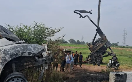 बुलंदशहर में कार पुलिया से टकराई, आग लगने से पांच लोग जिंदा जले, एक किशोरी गंभीर