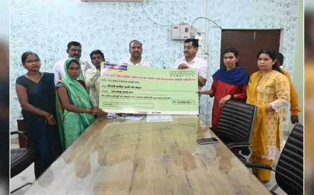 रानी लक्ष्मीबाई महिला एवं बाल सम्मान कोष योजना के अंतर्गत पीड़ित परिवार को 10 लाख की आर्थिक सहायता