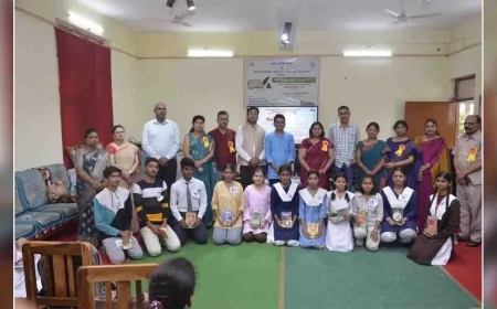 बुंदेलखंड की मिट्टी से फूटी कविता की आवाज़ – “कविता कुछ कहती है – एक काव्य यात्रा” का भव्य आयोजन