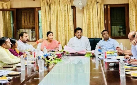 बांदा की विद्युत व्यवस्था को मिलेगा नया स्वरूप, राज्यमंत्री रामकेश निषाद और विधायक प्रकाश द्विवेदी ने की समीक्षा बैठक