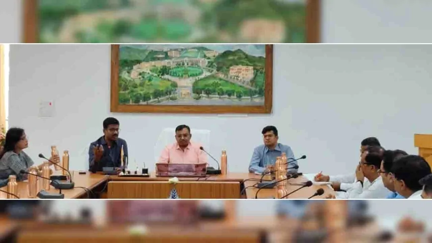 मंदाकिनी नदी पुर्नजीवन एवं वृक्षारोपण के संबंध में हुई समीक्षा बैठक