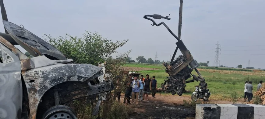बुलंदशहर में कार पुलिया से टकराई, आग लगने से पांच लोग जिंदा जले, एक किशोरी गंभीर