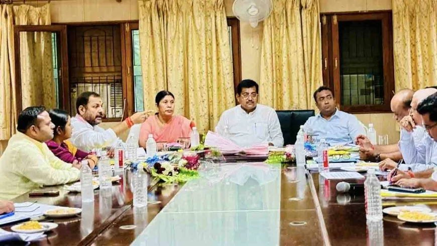 बांदा की विद्युत व्यवस्था को मिलेगा नया स्वरूप, राज्यमंत्री रामकेश निषाद और विधायक प्रकाश द्विवेदी ने की समीक्षा बैठक