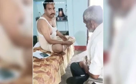 रिश्वत लेते हुए लेखपाल का वीडियो वायरल, डीएम ने किया निलंबित