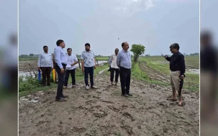 जल रोधक बांध के कार्य में कमी देख डीएम सख्त, रिकवरी के दिए निर्देश