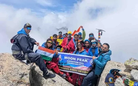 माउंट मून पीक सफल अभियान के बाद वापस लौटी बीएचयू पर्वतारोहण की टीम