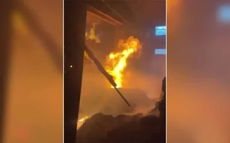 कागज फैक्टरी में लगी आग, 15 लाख का माल जलकर खाक