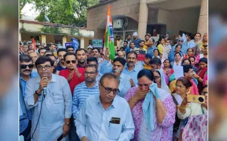 शिक्षकों की पुरानी पेंशन सहित 10 सूत्रीय मांगों को लेकर जोरदार प्रदर्शन, मुख्यमंत्री को संबोधित ज्ञापन सौंपा