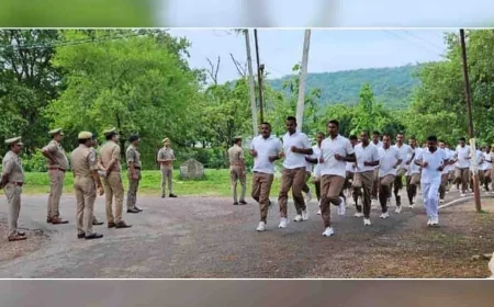 एसपी ने परेड़ का निरीक्षण कर अनुशासन का पढ़ाया पाठ