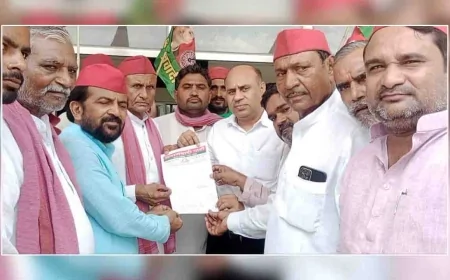 सपाईयो ने बाढ़ पीड़ितो की मदद को दिया ज्ञापन